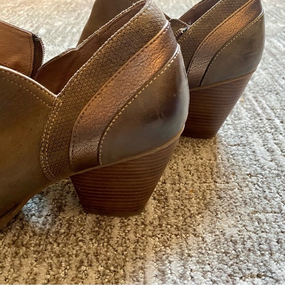 Heeled Ankle Bootie - Picture 5 of 7